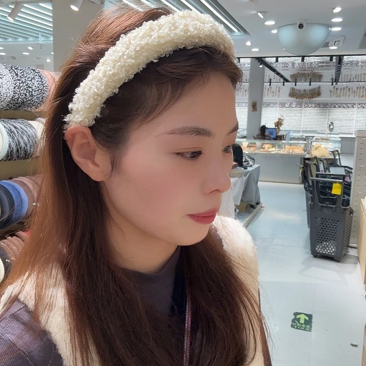 布艺非金属米白色卷毛发箍