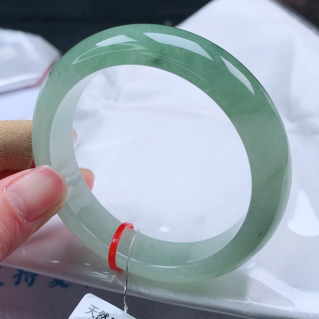 翡翠手镯未镶嵌55圈