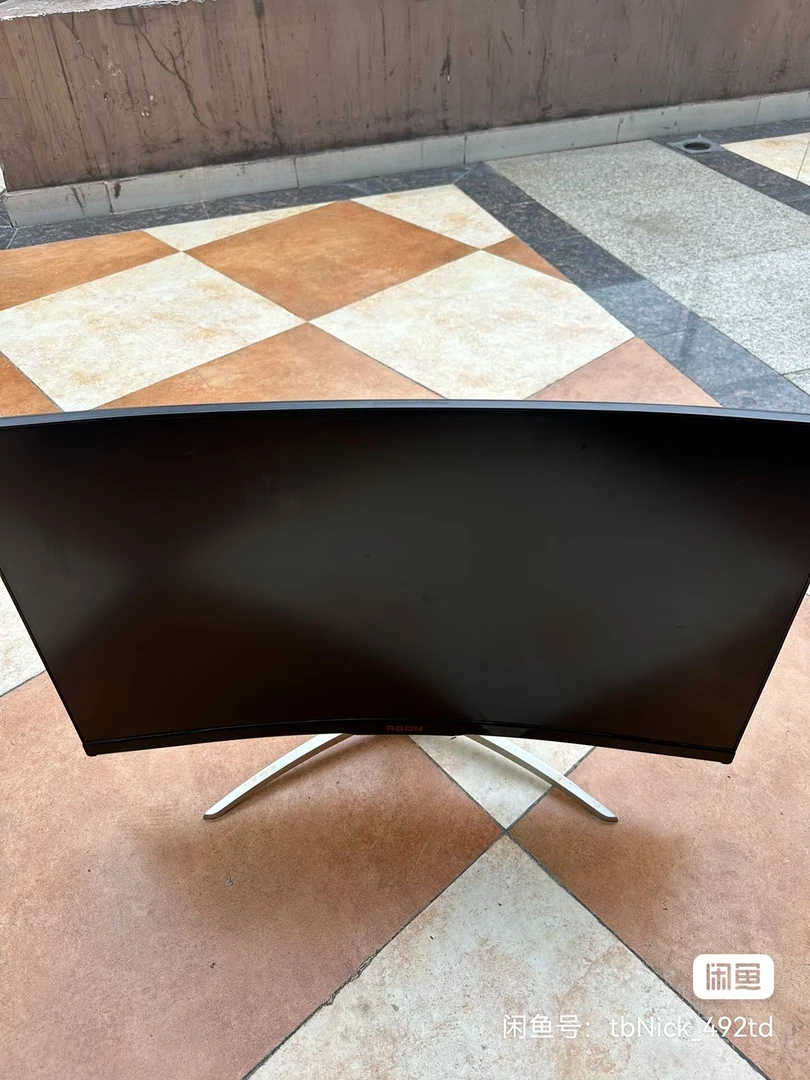 9新 AOC AOC 爱攻AG322FCX1 32寸1K144HZ，1800曲度，无边框设计曲