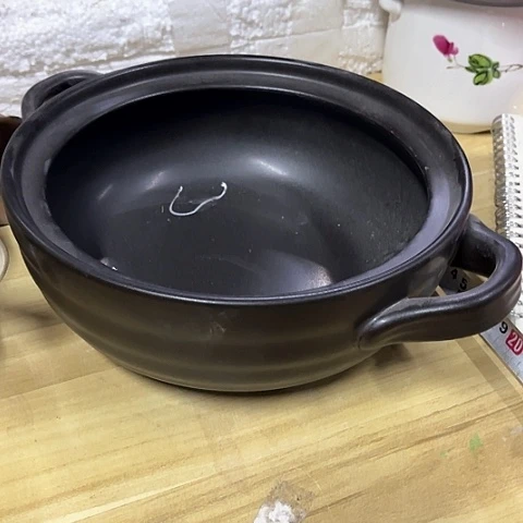 微瑕，明火，口径23高度9有颗粒变形黑色