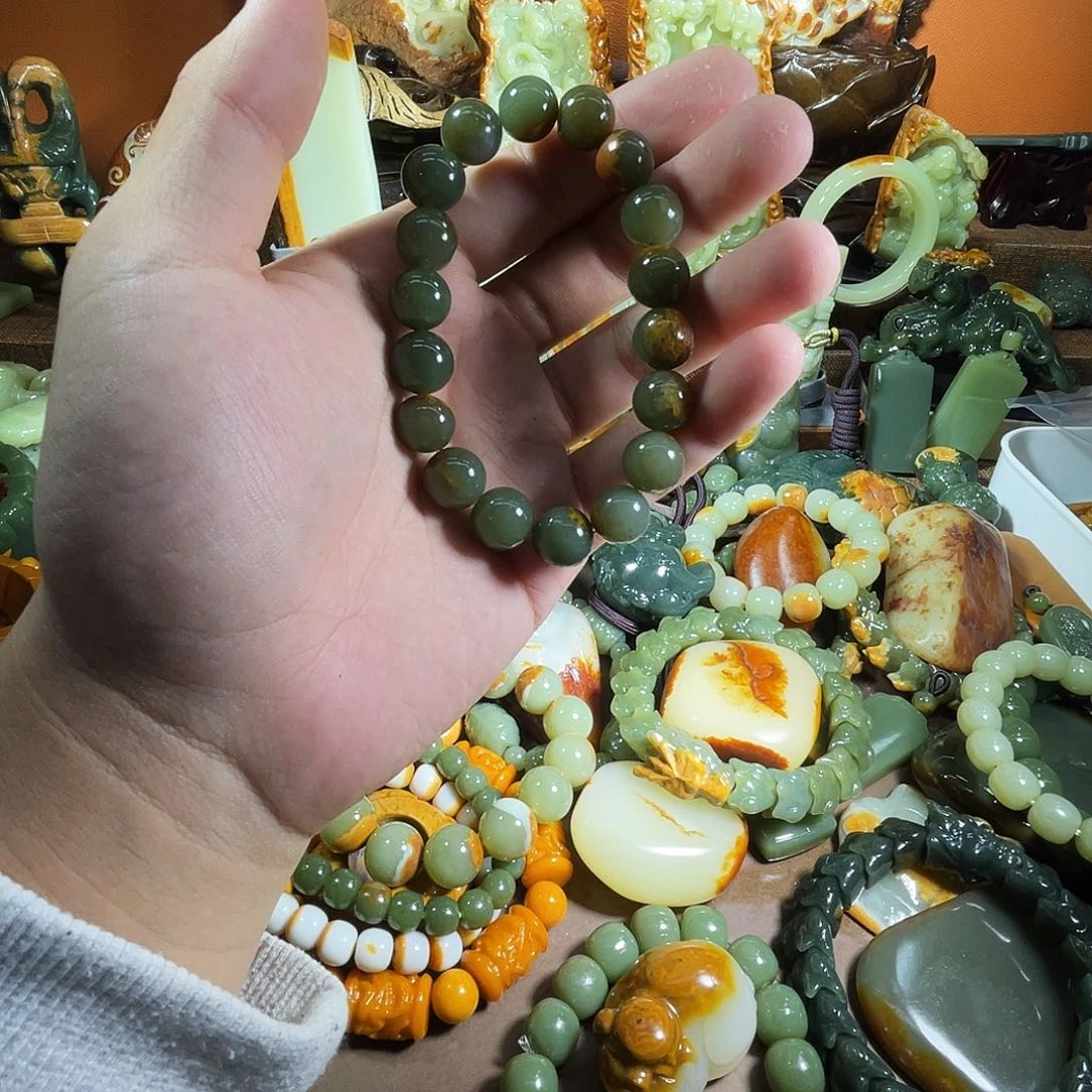 透闪石质玉未镶嵌珠宝奇石