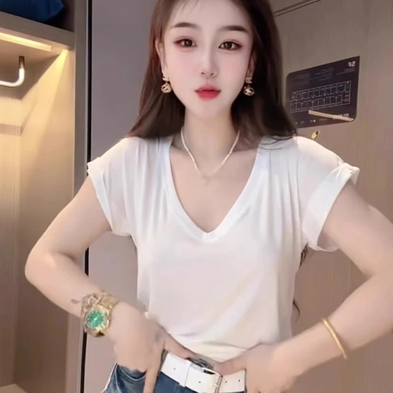 芯娇晴2025夏季新款V领时髦洋气短袖T恤女装纯色修身显瘦百搭上衣