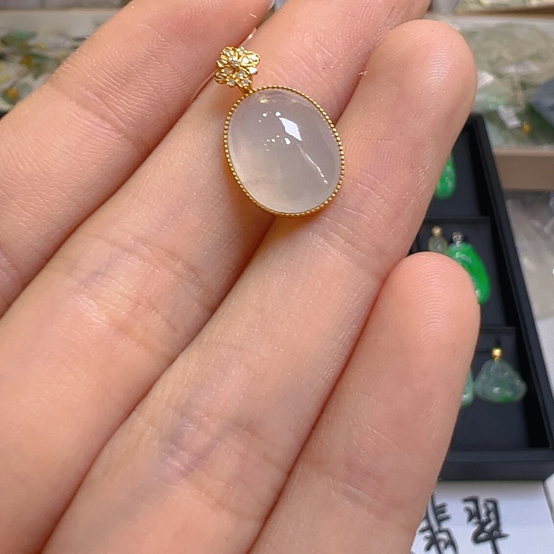 翡翠颈饰18K金镶嵌翡翠