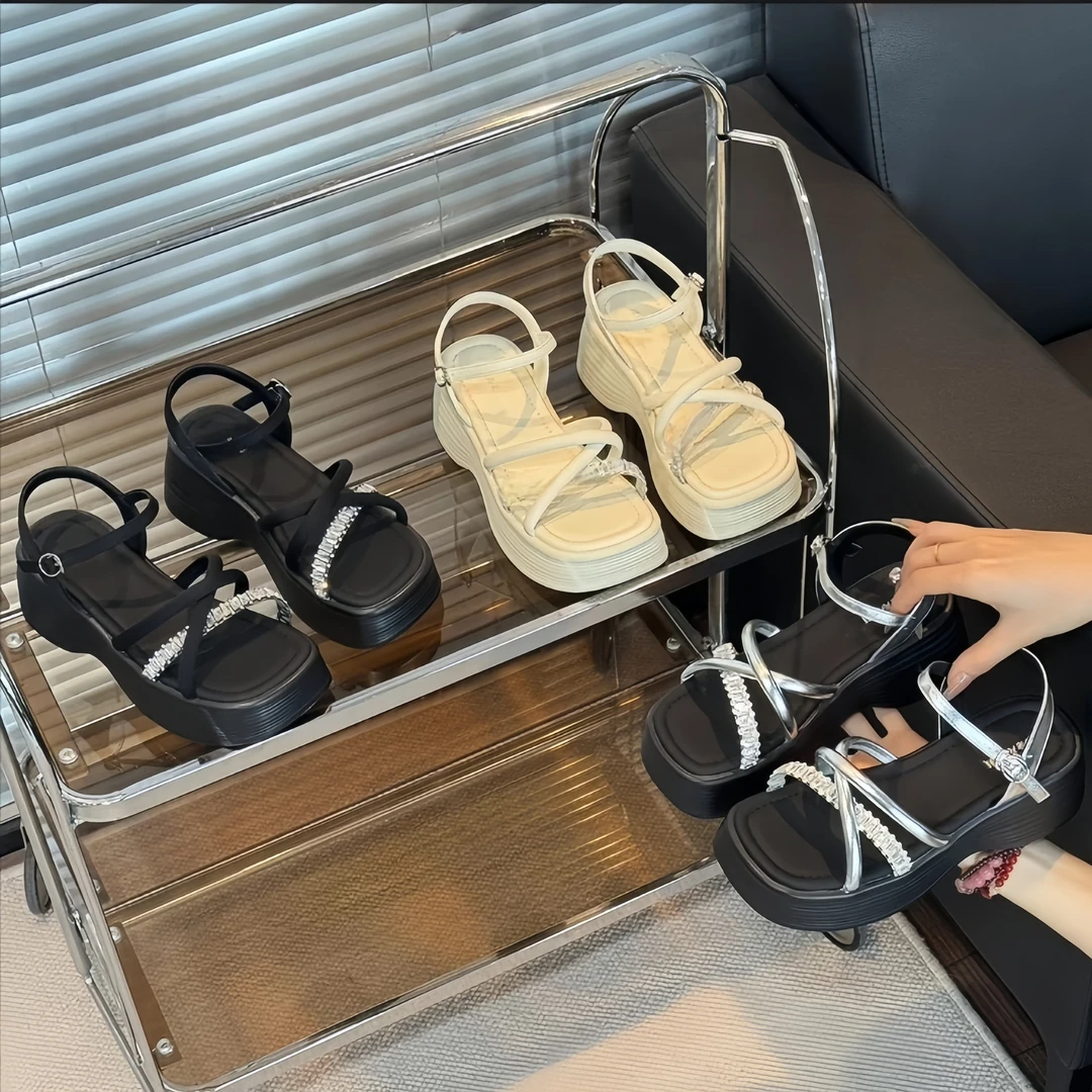 仙女风水钻交叉带方头露趾一字带凉鞋女2025新款厚底增高沙滩凉鞋