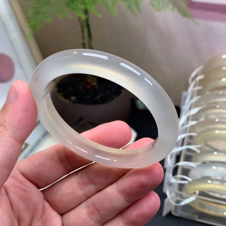 手镯玛瑙/玉髓未镶嵌