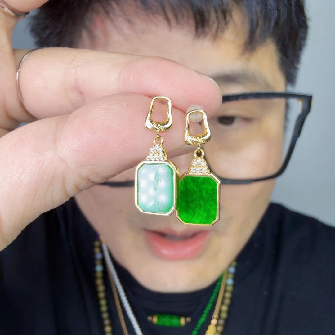 翡翠未镶嵌颈饰一对