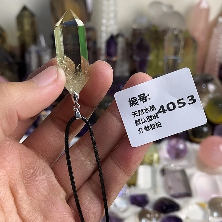 柠****颈饰水晶未镶嵌吊坠