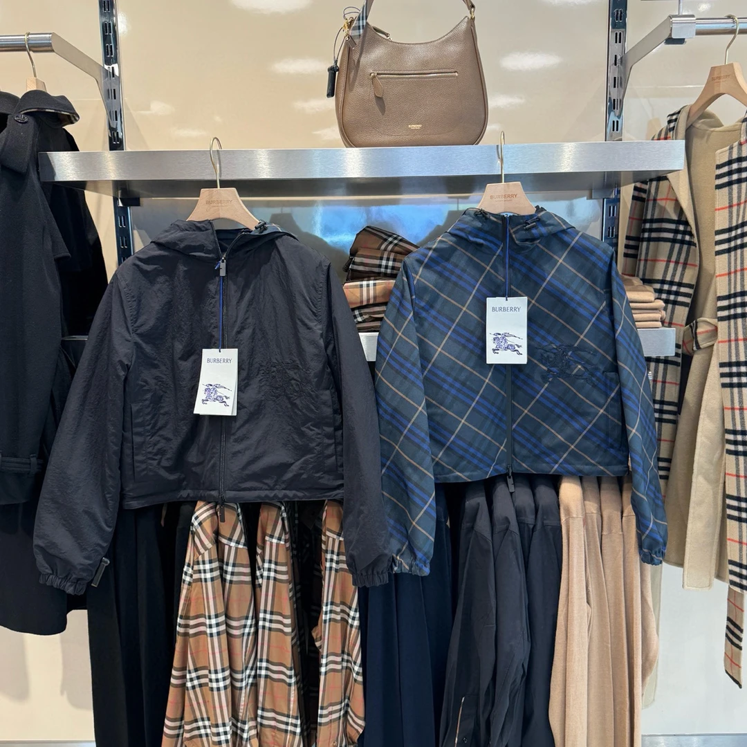 未使用 BURBERRY/博柏利 专柜款双面连帽短款夹克外套81049111