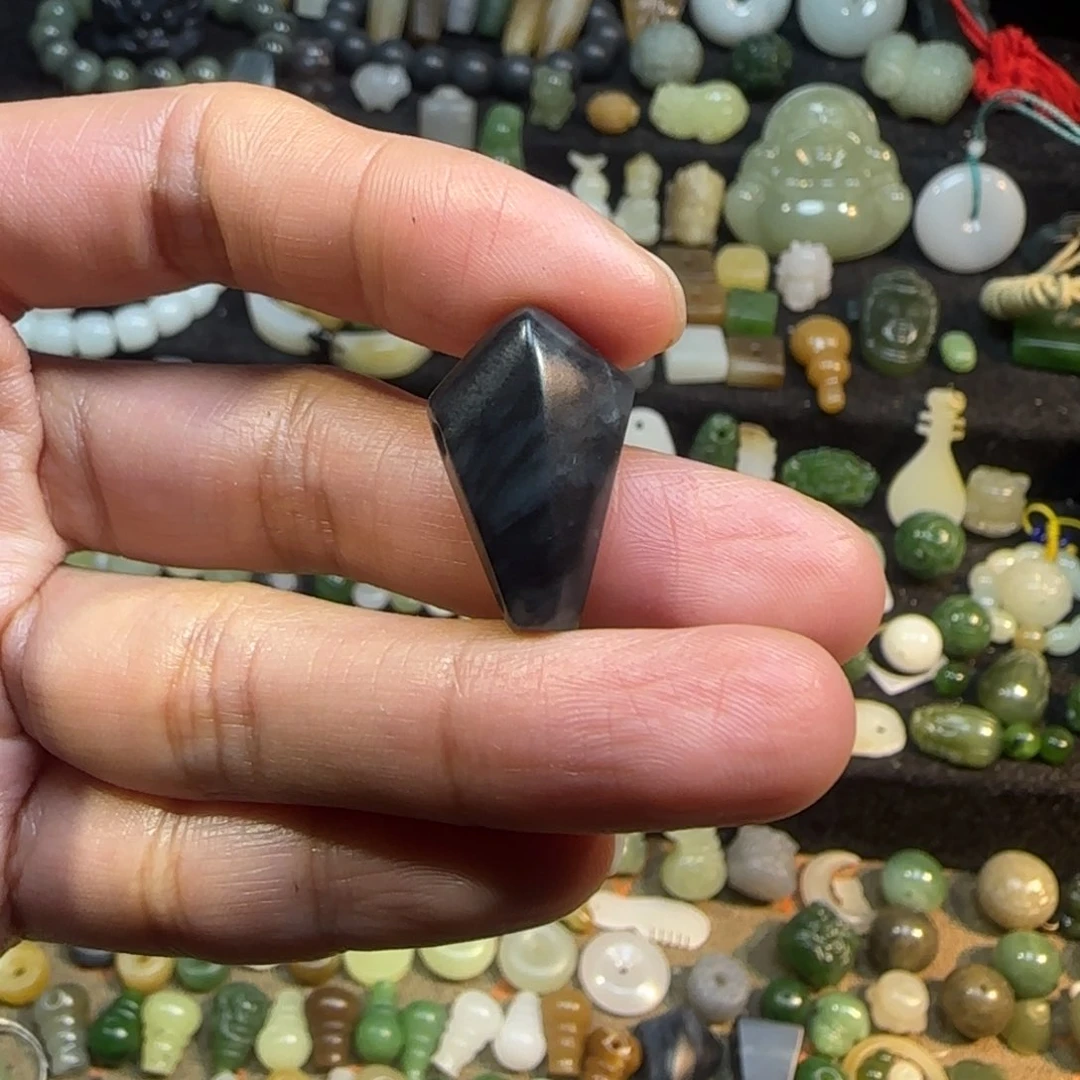 和田玉颈饰未镶嵌T****x微瑕疵带纹