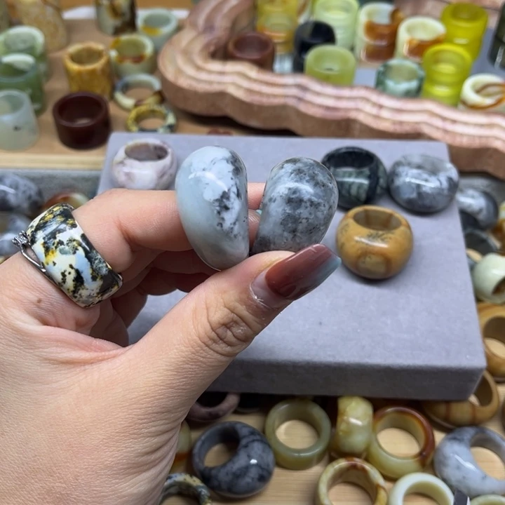 飞***龙蛇纹石玉未镶嵌戒圈