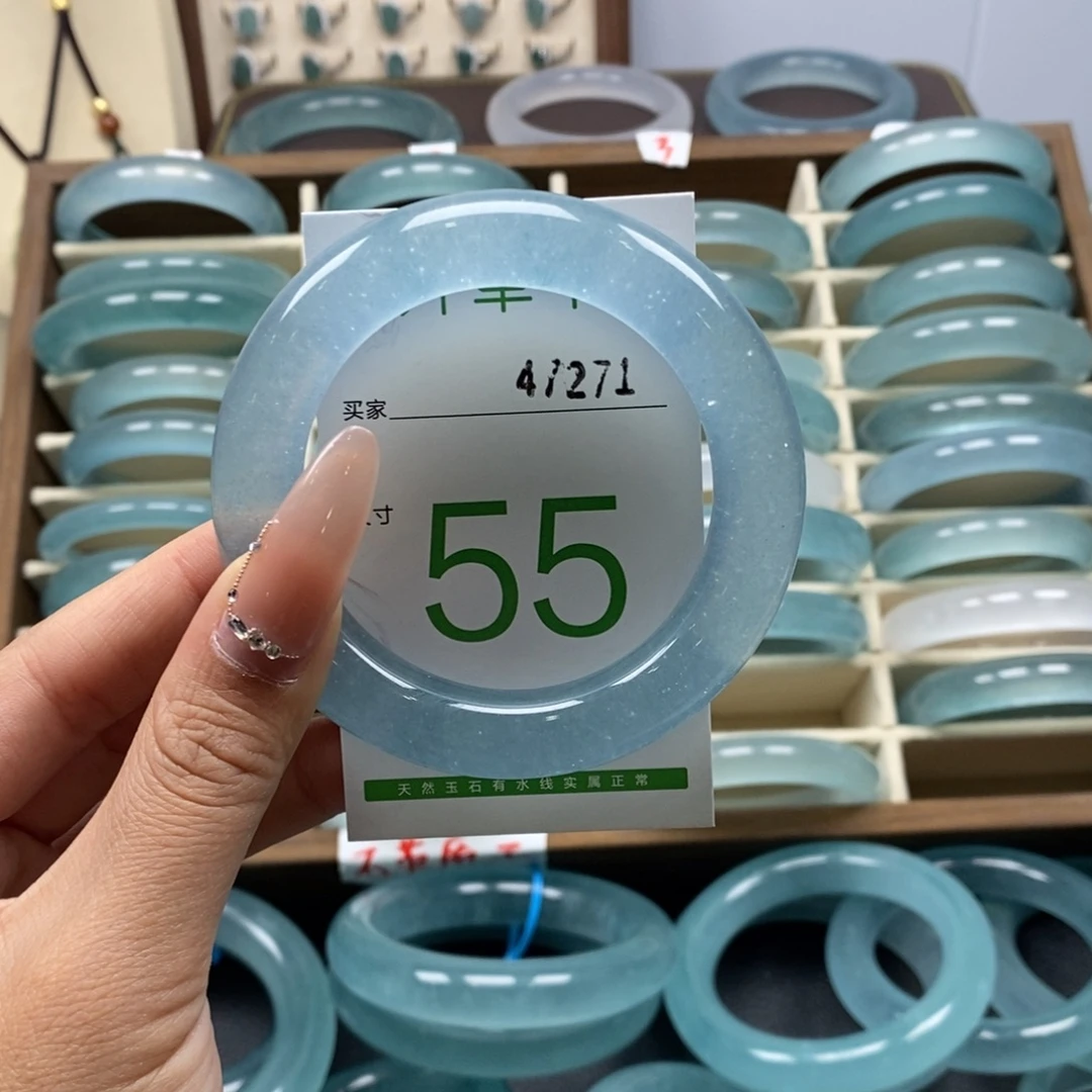 吃****石英质玉未镶嵌手镯