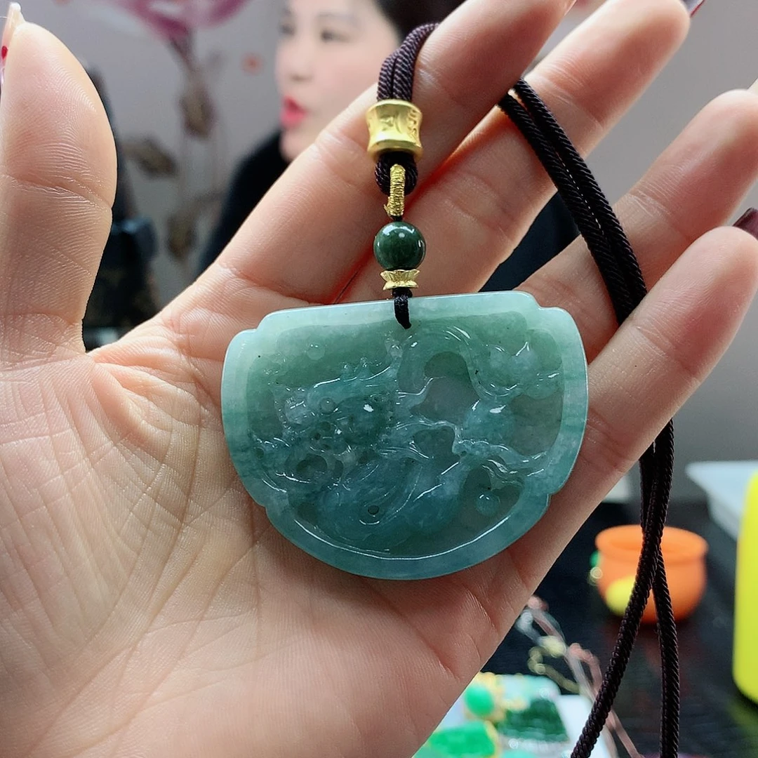 【闪购商品】翡翠吊坠(赠链)未镶嵌