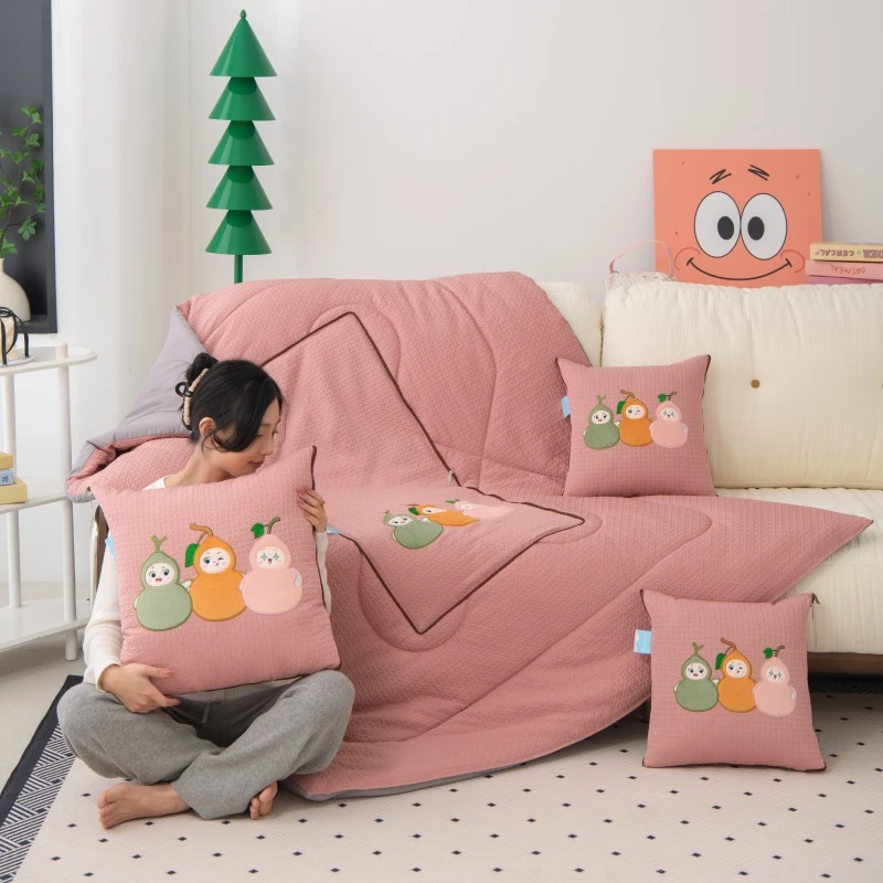 卡通泡泡纱抱枕被两用办公室午睡可折叠空调被四季车用靠枕二合一