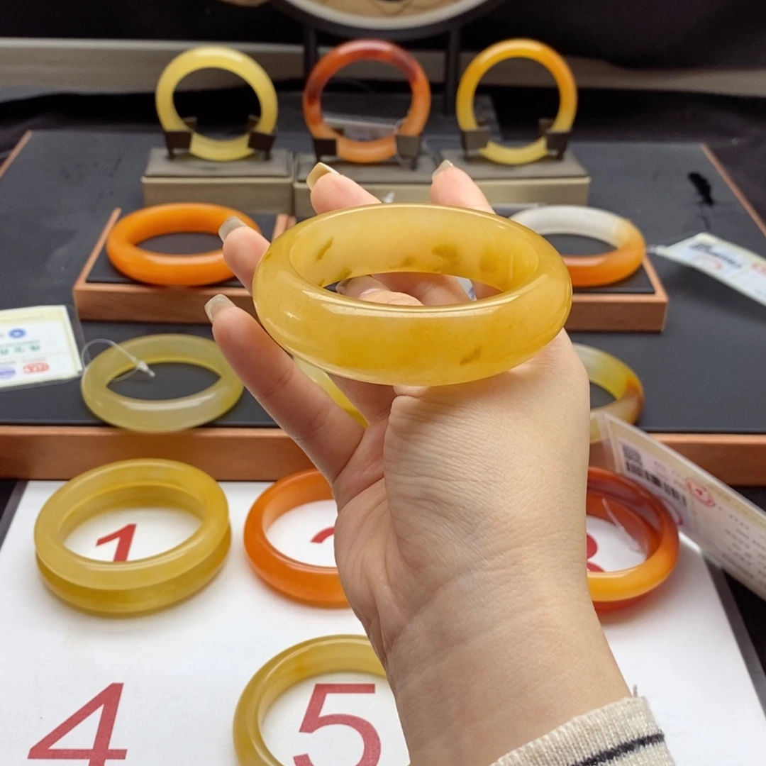 石英质玉（黄龙玉）手镯未镶嵌如**行