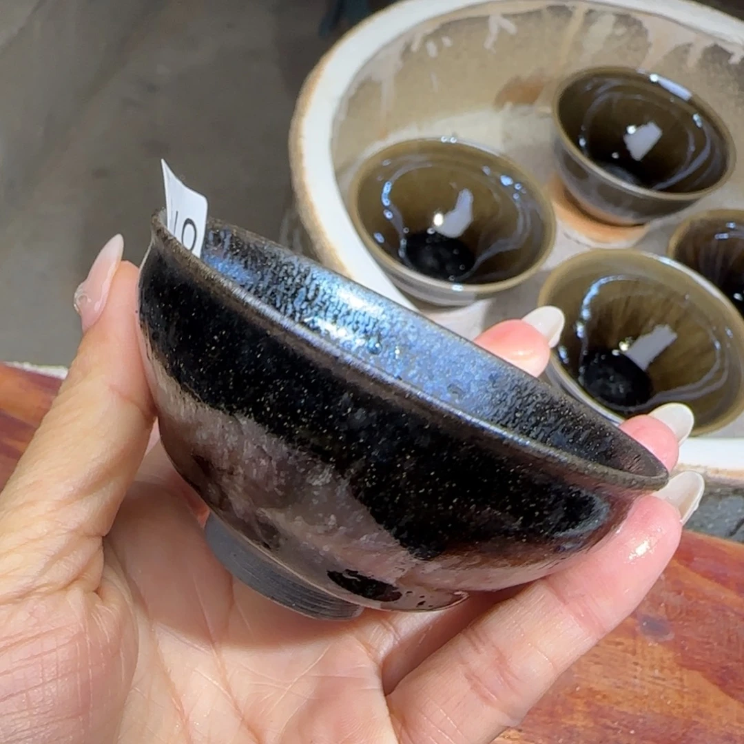 茶盏玲珑茶香飘落其间