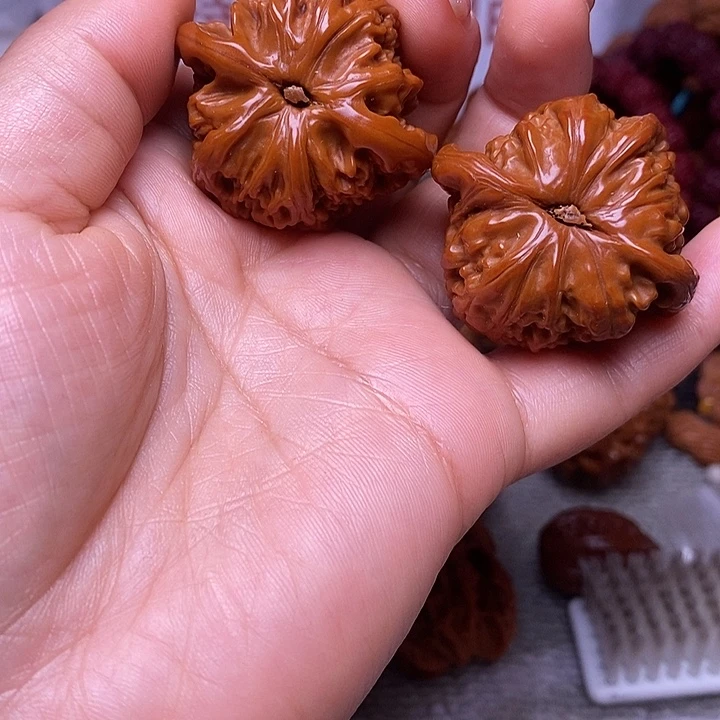 荆***哥文玩核桃吊坠