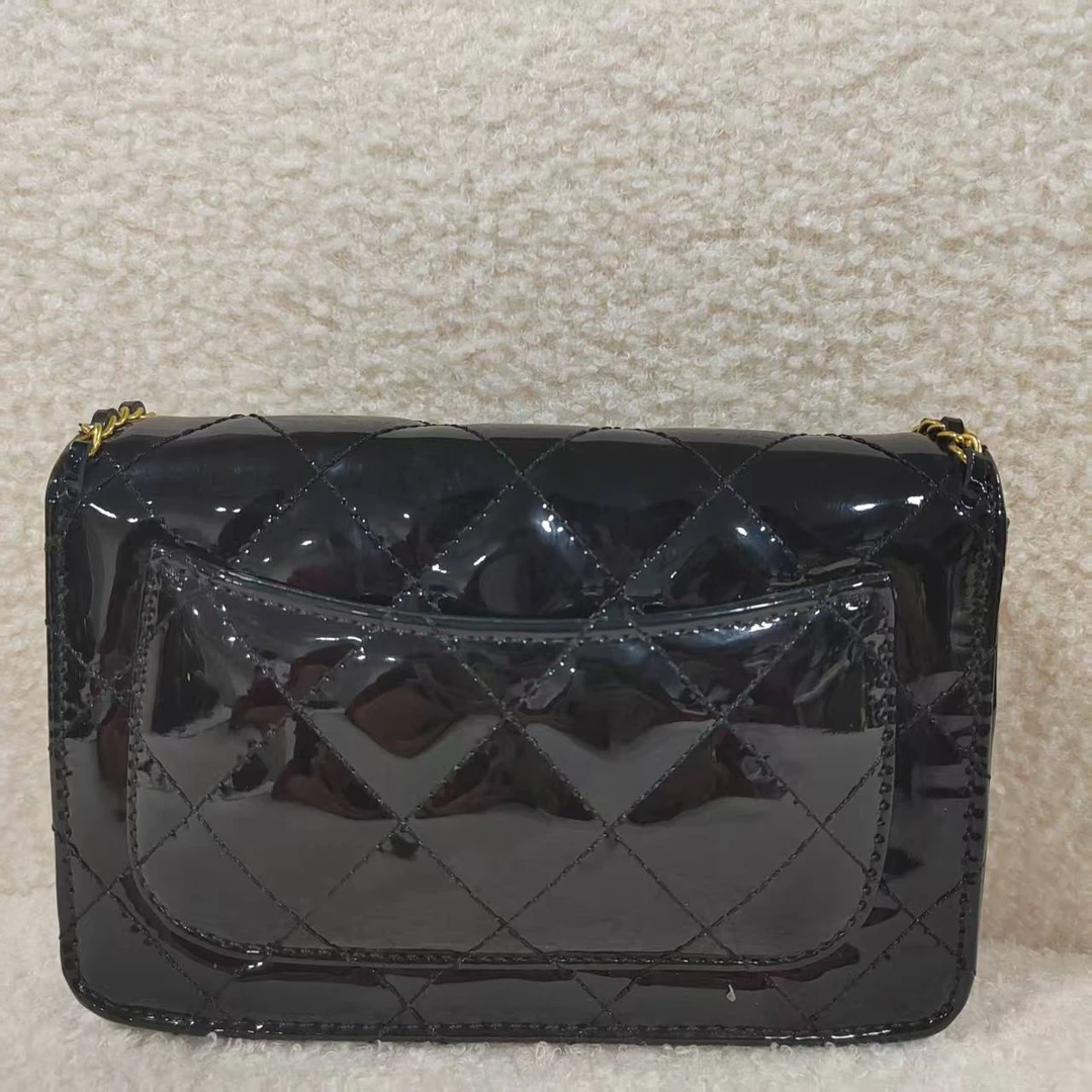 Laugh Queen无手工打造女士包手拎斜跨黑色漆皮爱心边链条18.5cm