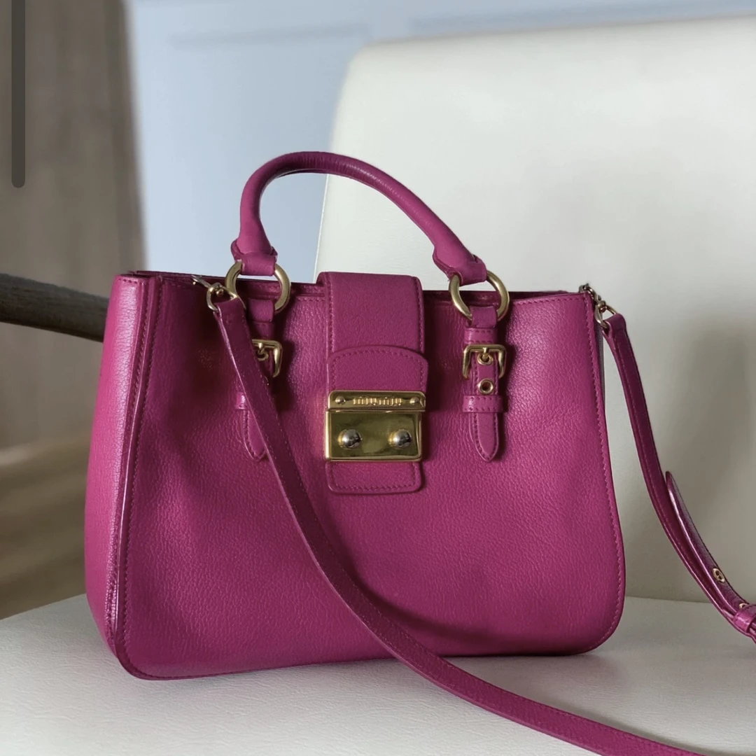 95新 MIU MIU/缪缪 XM/火龙果色方块Kelly手提斜挎包/KH10510072