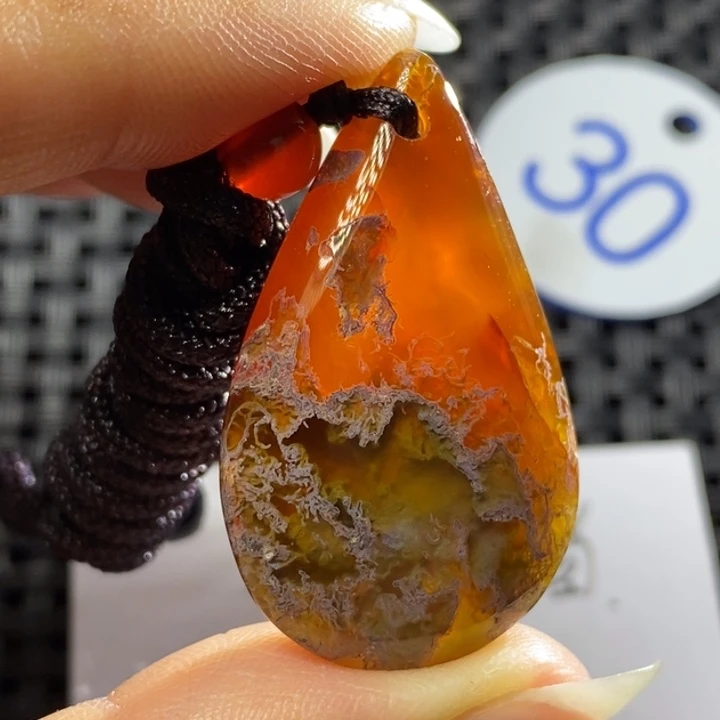 未镶嵌颈饰玛瑙/玉髓含*