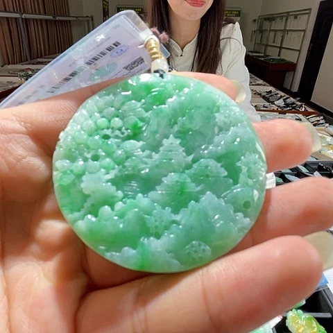 翡翠未镶嵌颈饰一