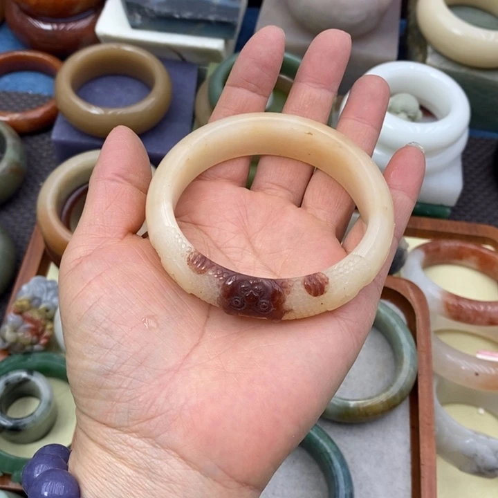 *****未镶嵌石英岩玉手饰