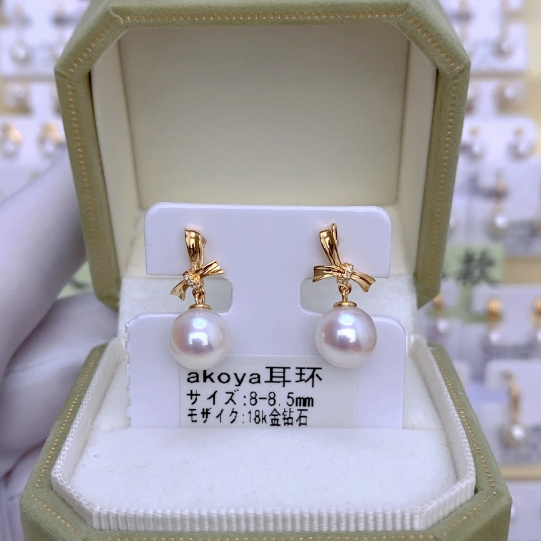 18K金镶嵌海水珍珠耳饰