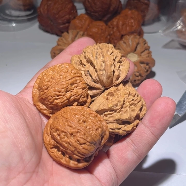 奇***东文玩核桃吊坠狮子头核桃