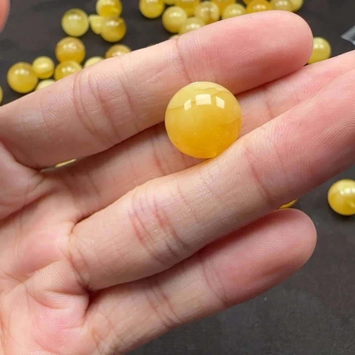 未镶嵌琥珀裸石天然477