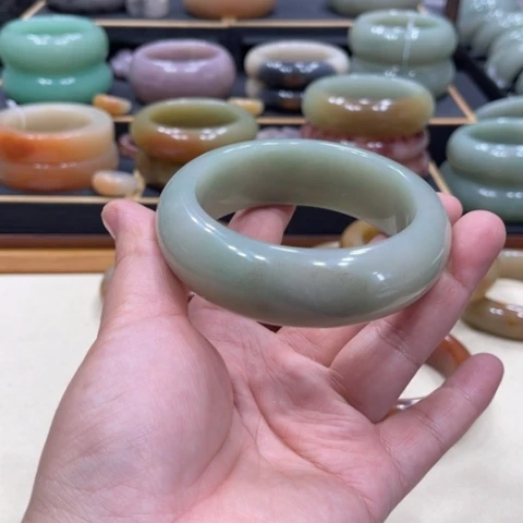 未镶嵌手镯石英质玉
