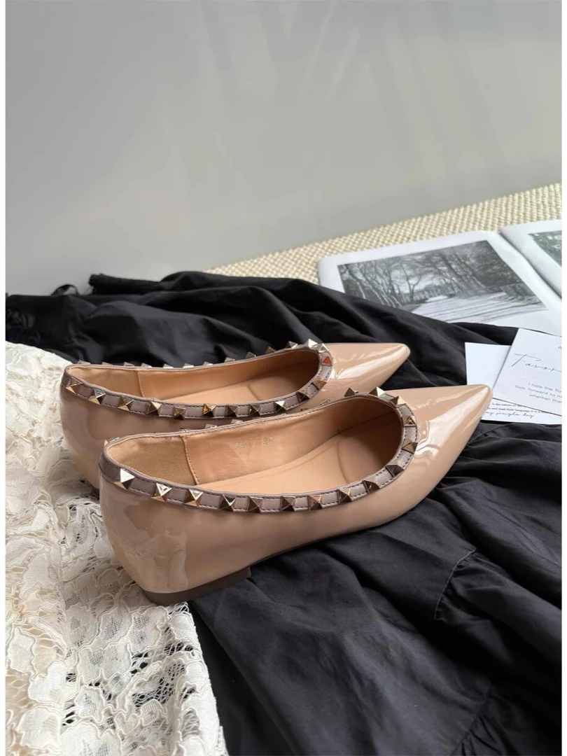 2025新款法式小香风尖头漆皮单鞋女夏季铆钉浅口内增高气质百搭