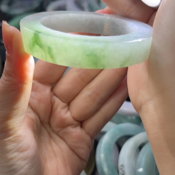 定制翡翠未镶嵌翡翠手镯