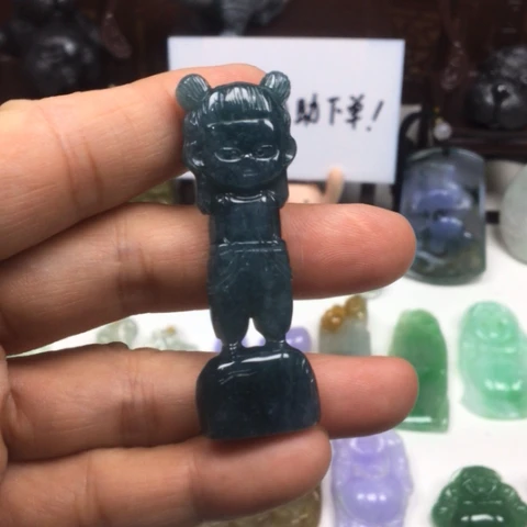 翡翠未镶嵌颈饰哪吒