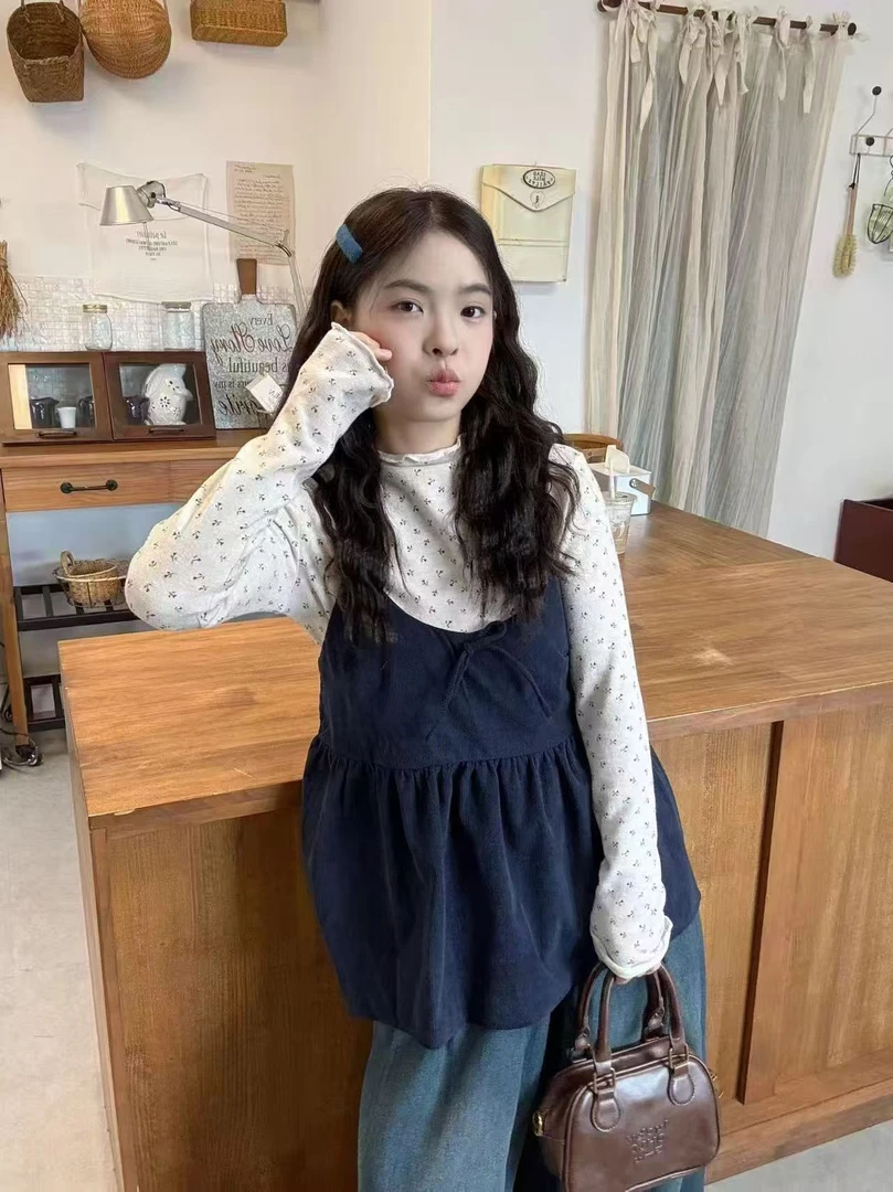 肉肉家:文艺风蝴蝶结吊带背心+碎花打底#90500