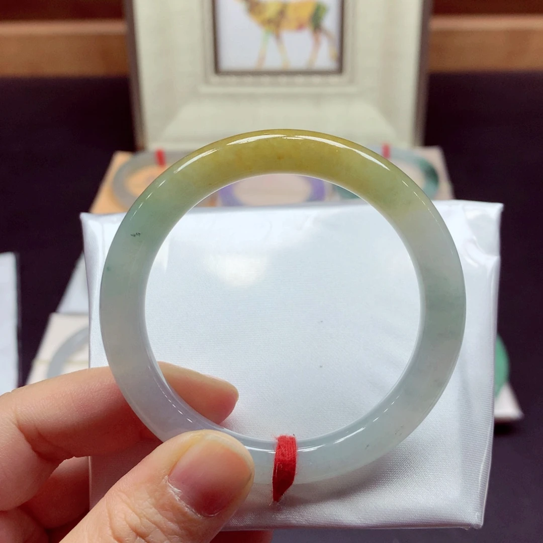 翡翠手镯未镶嵌天然翡翠