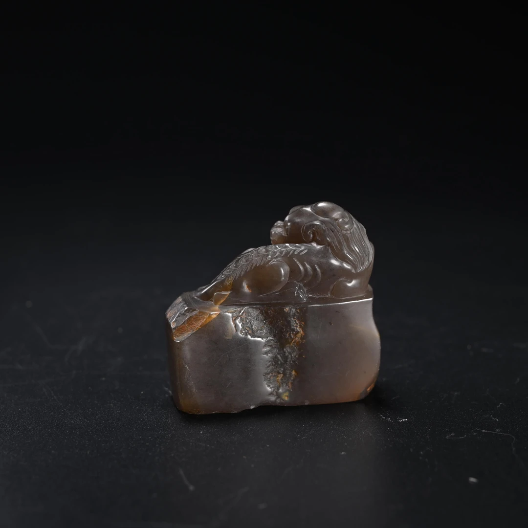 lot8844田黄石黑田瑞兽/保利