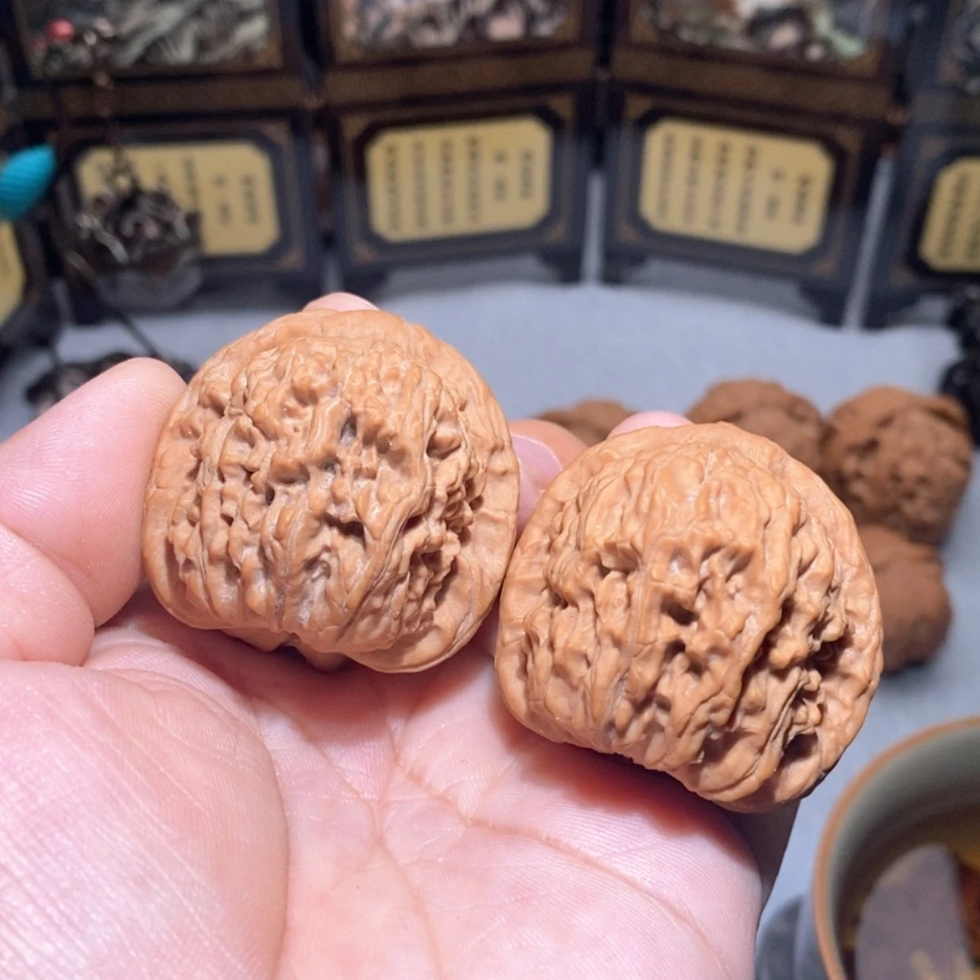 【闪购商品】文玩核桃吊坠红狮子