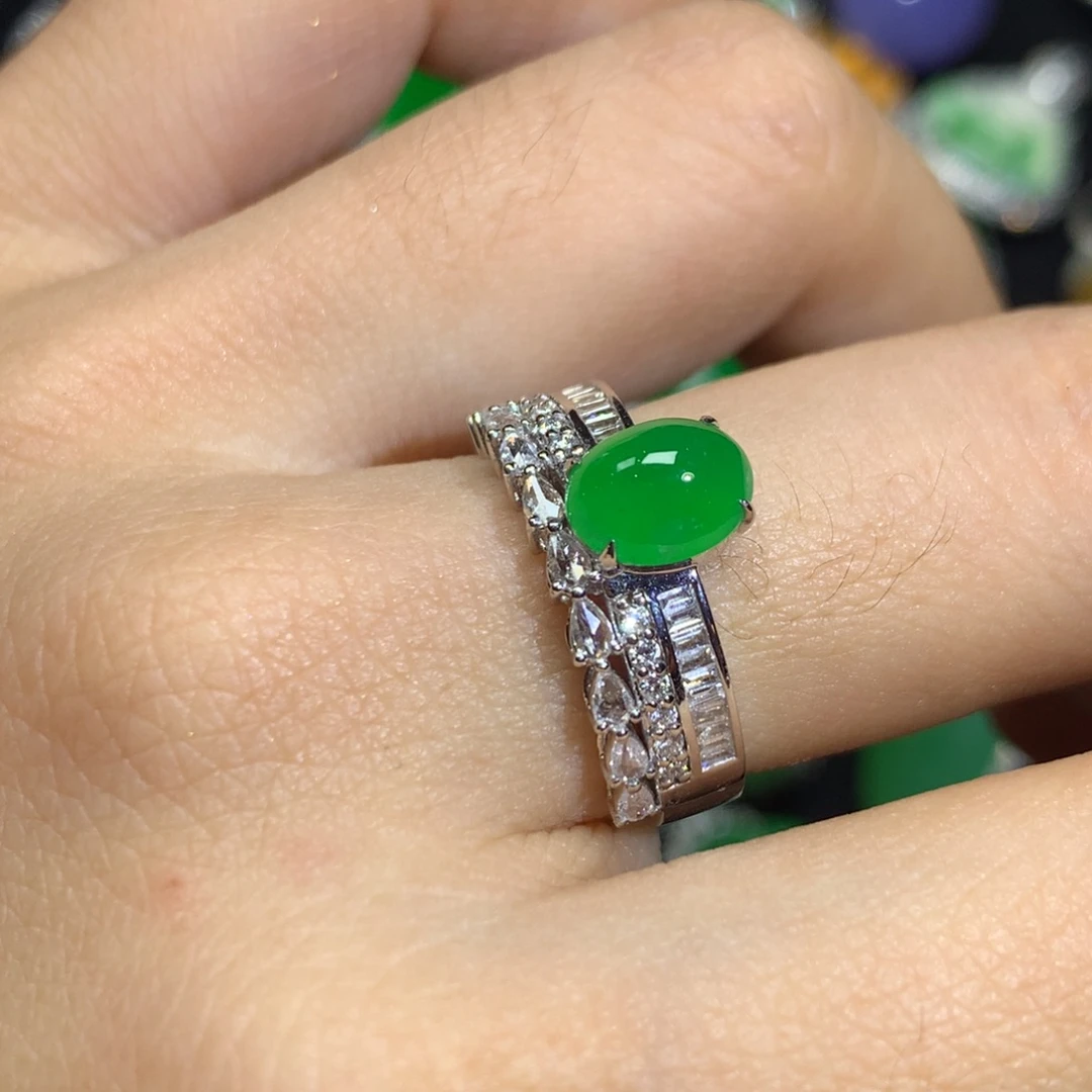 翡翠18K金镶嵌颈饰戒指