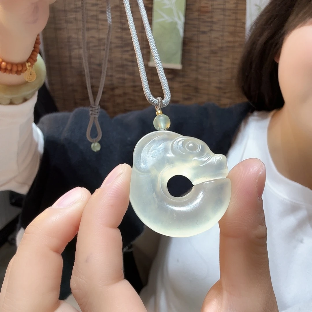 蛇纹石玉未镶嵌颈饰