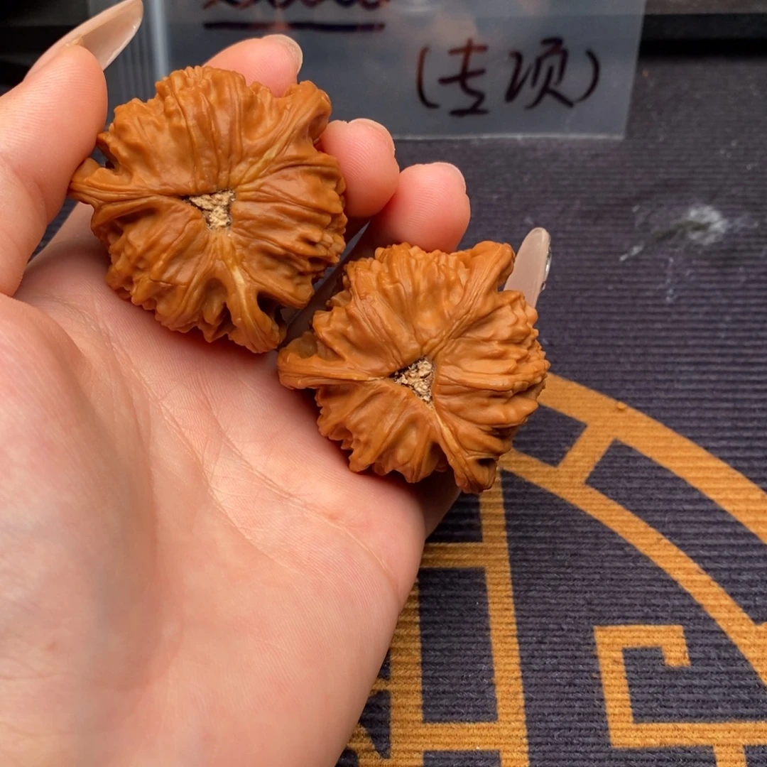 H***r吊坠文玩核桃白狮子