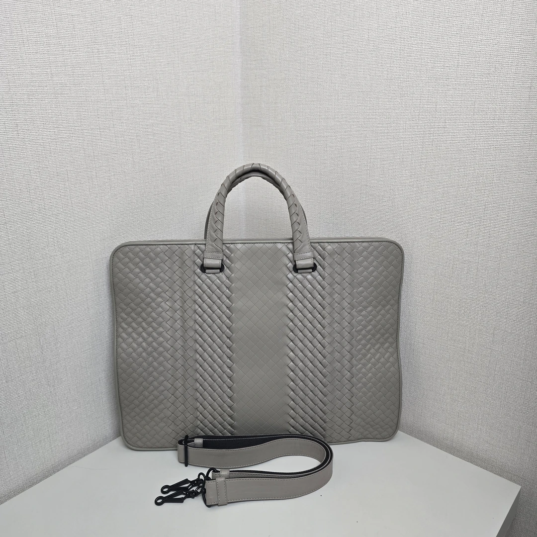 99新 BOTTEGA VENETA/葆蝶家 98新葆蝶家帝王系列高公价手提包