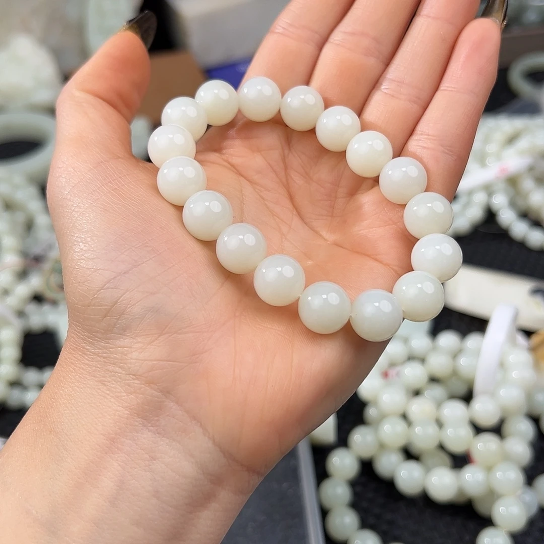 欢***在和田玉未镶嵌手链