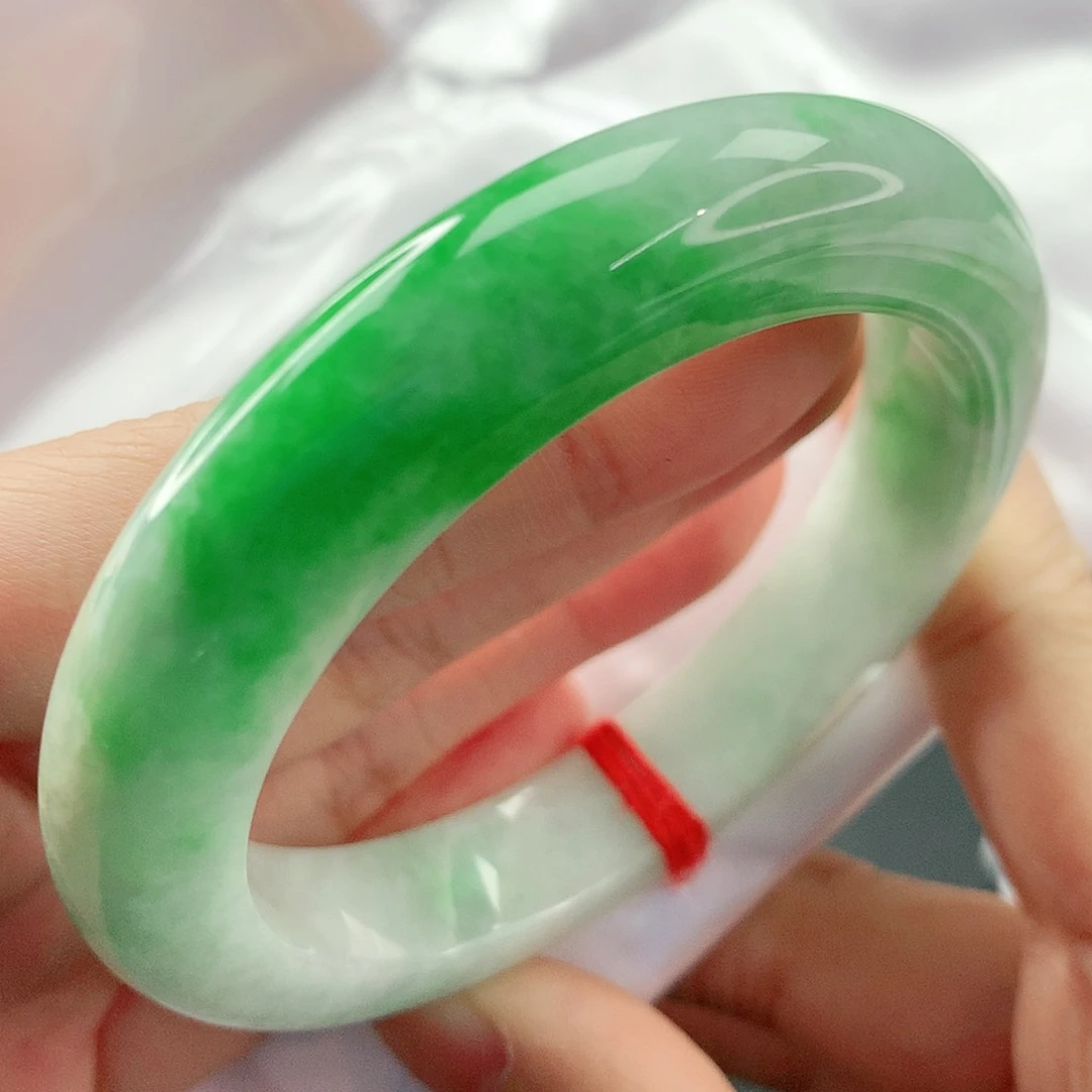 翡翠手镯未镶嵌，380