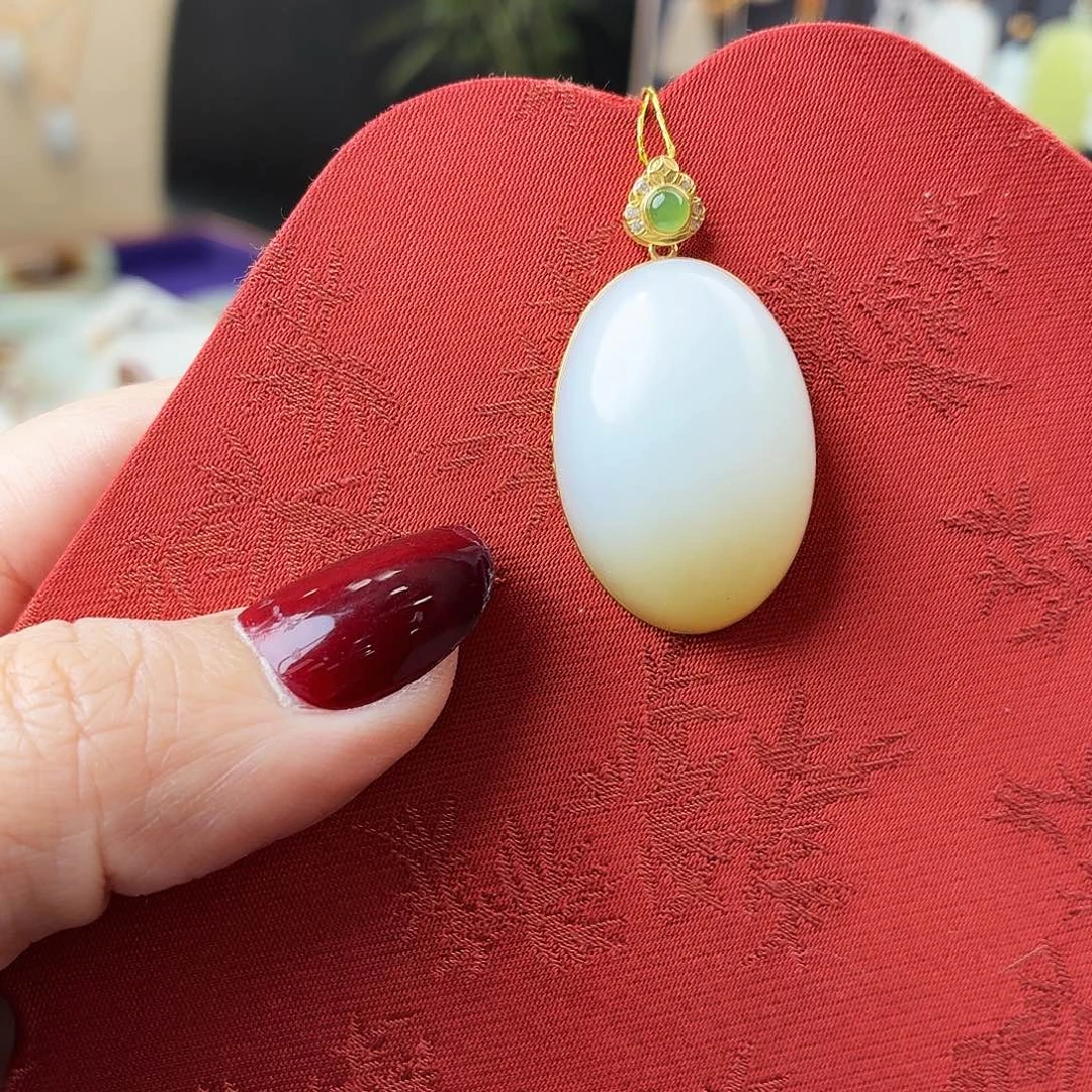 和田玉18K金镶嵌颈饰