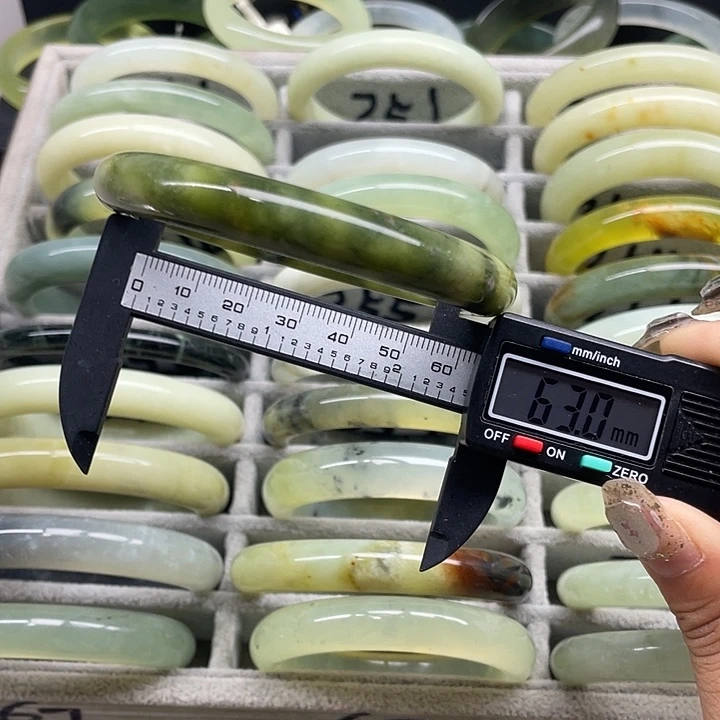 蛇纹石玉未镶嵌手镯252