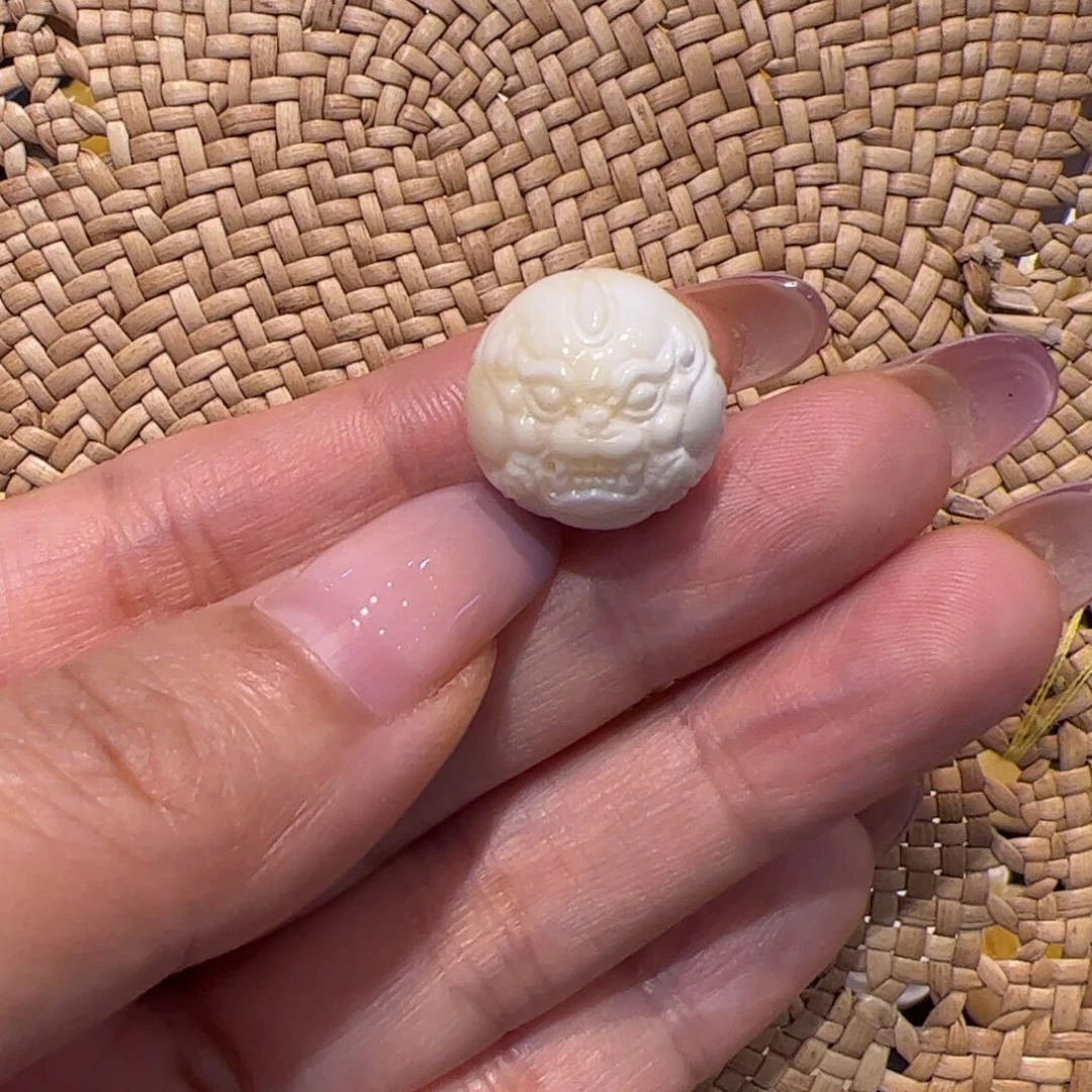 未镶嵌蜜蜡裸石瓷白浓蜡貔貅珠