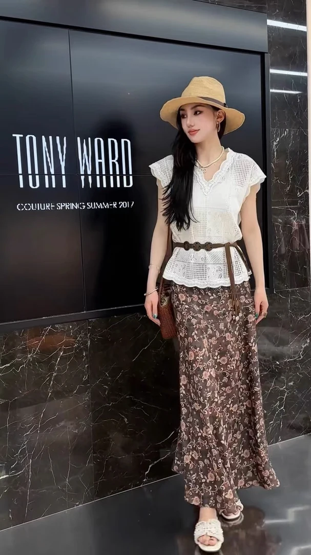 秋秋精选新款蕾丝镂空无袖上衣搭配碎花半身裙时尚套装88635