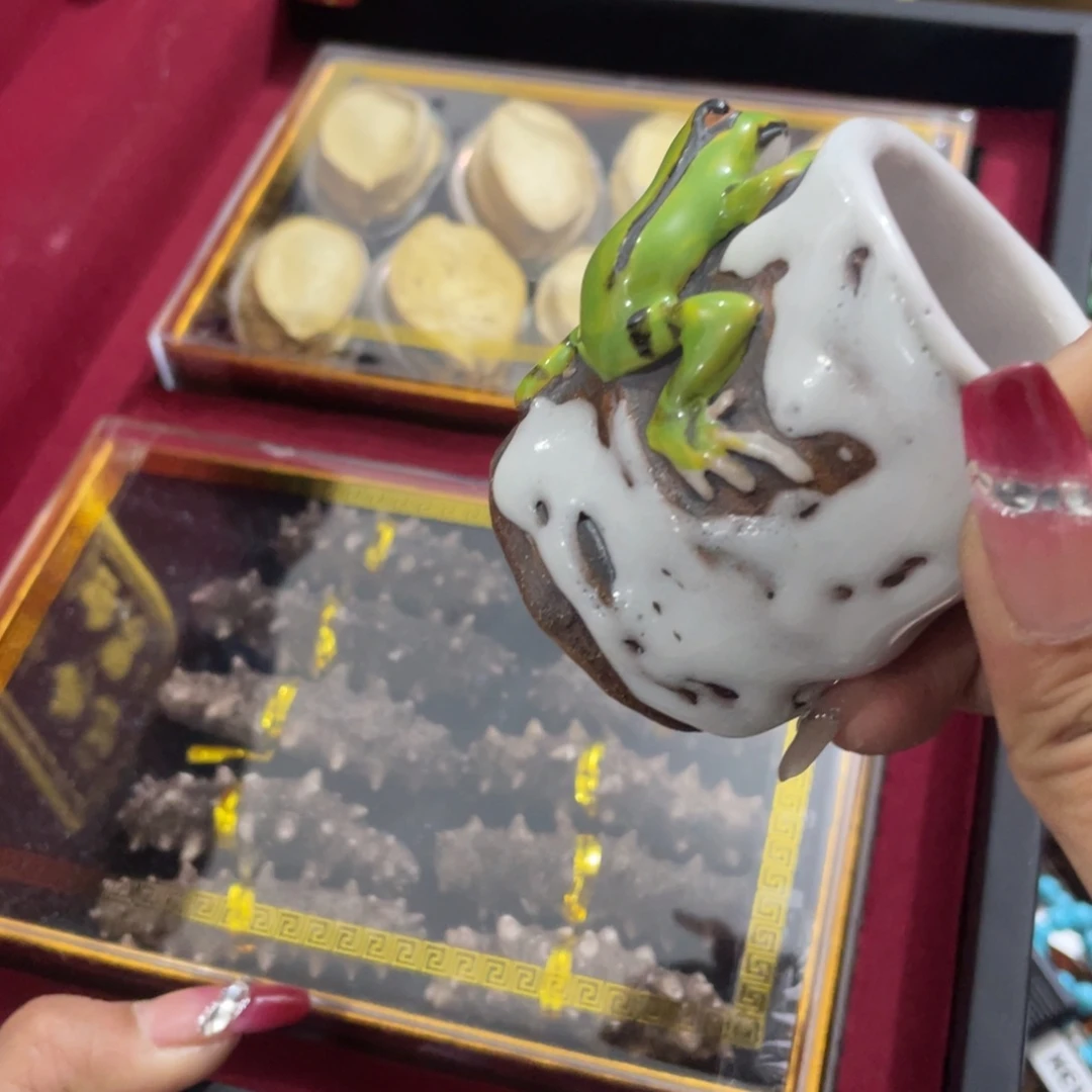 紫砂茶杯啦啦咯哦哦哦呃摸摸呢