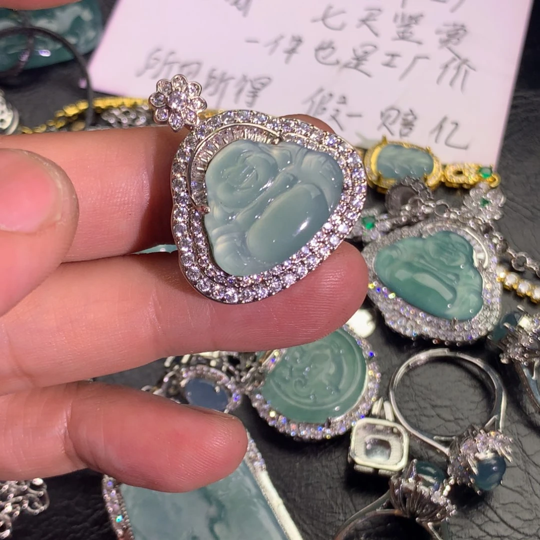 翡翠颈饰未镶嵌佛公