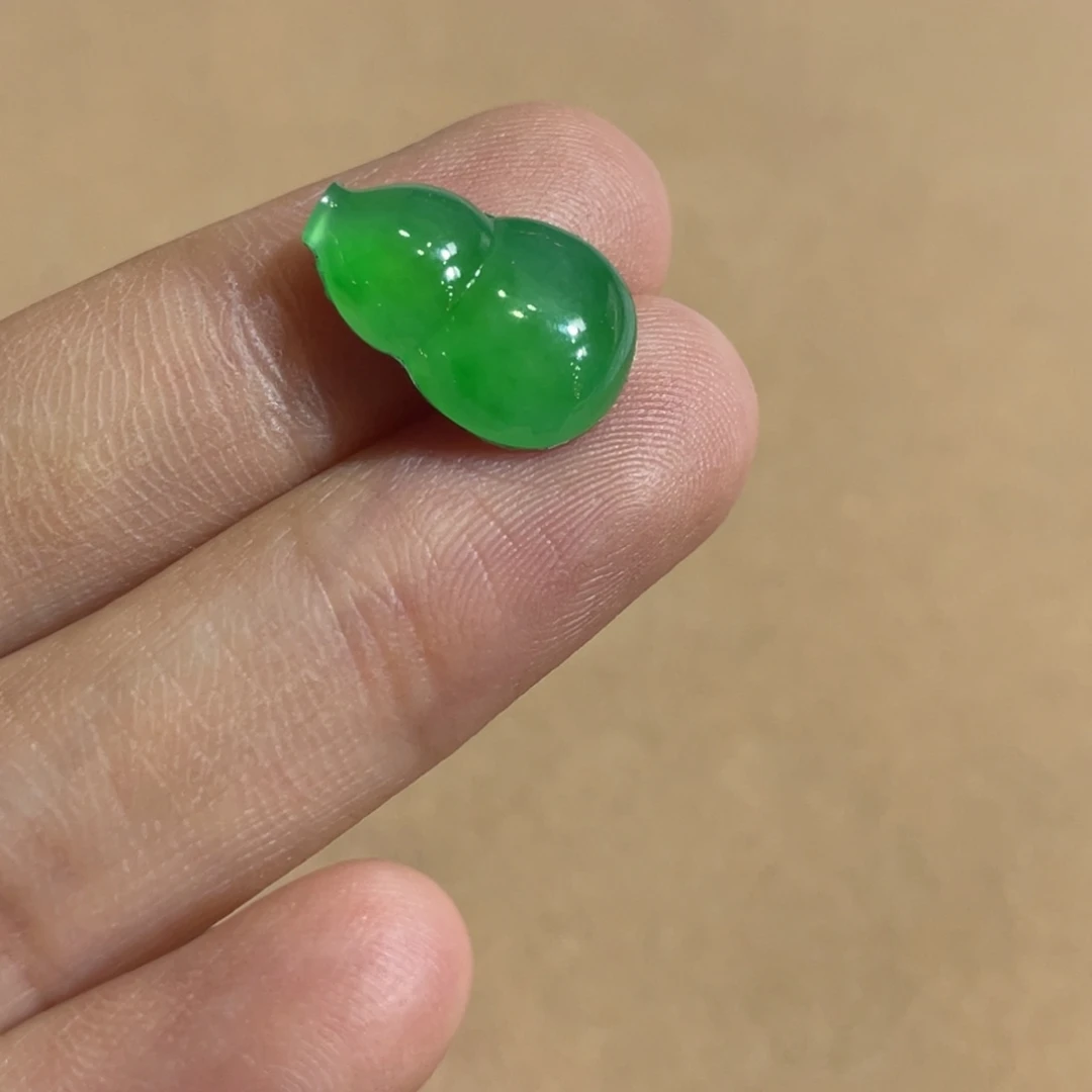 翡翠未镶嵌颈饰葫芦