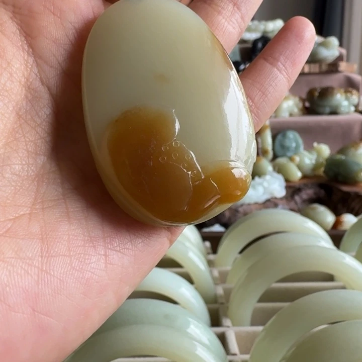 和田玉（糖玉）未镶嵌颈饰